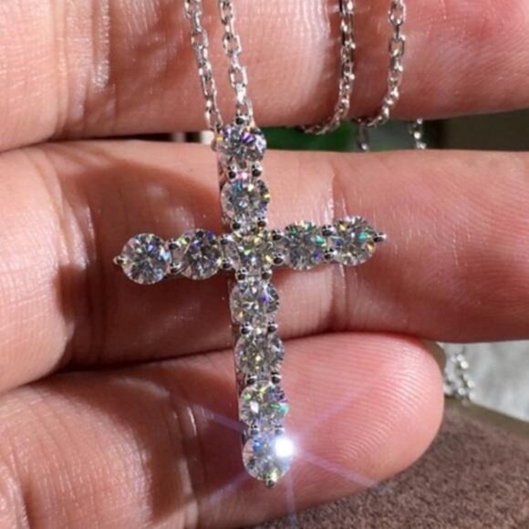 NEW 18K WHITE GOLD ROUND DIAMOND CROSS NECKLACE - Picture 2 of 4